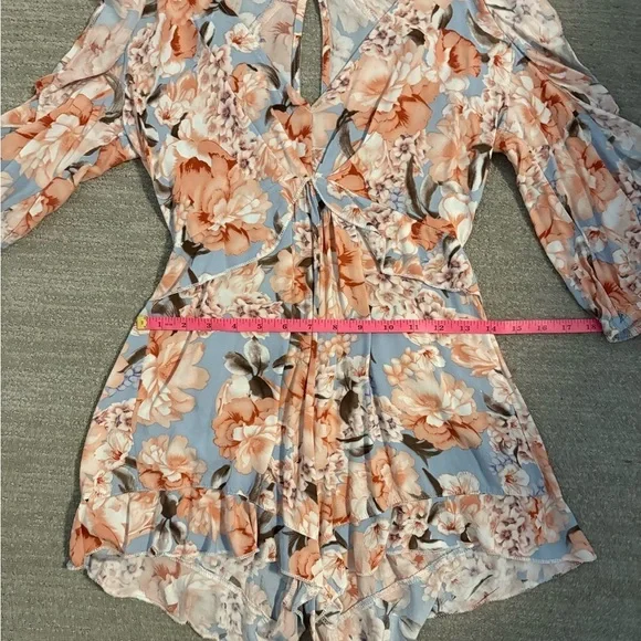 XS romper​​​​​​ - Picture 9 of 9